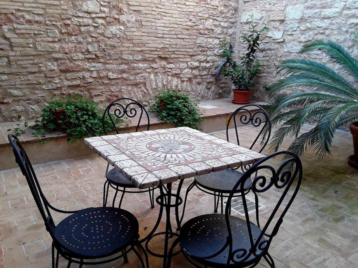 Case Brizi 10 Assisi Exterior foto